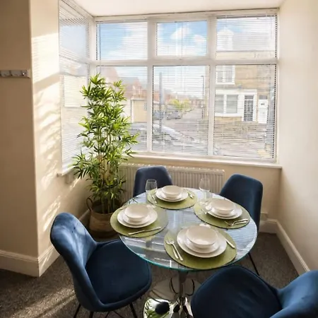 Retreat Sleeps 5 *