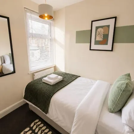 Retreat Sleeps 5 بيت للعطل هاروغايت