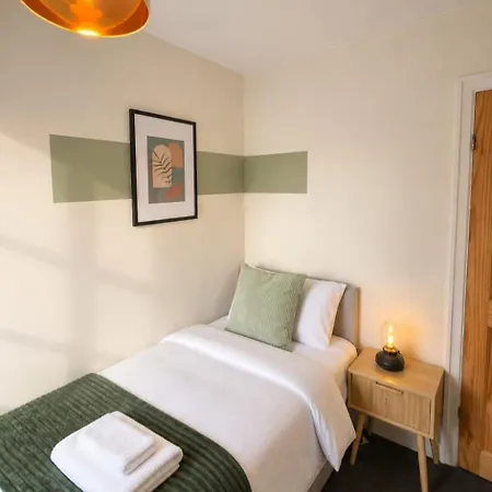 Retreat Sleeps 5 بيت للعطل