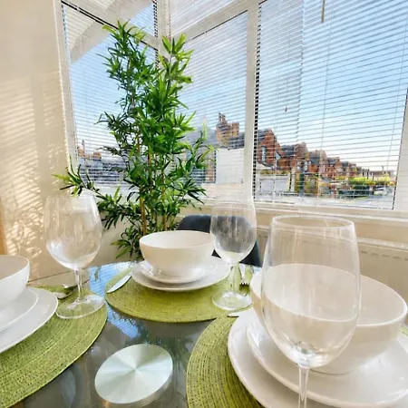 Retreat Sleeps 5 * هاروغايت
