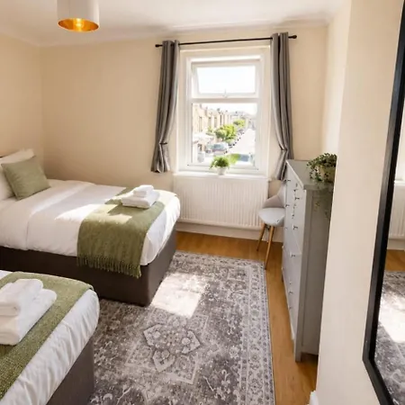 Retreat Sleeps 5 هاروغايت