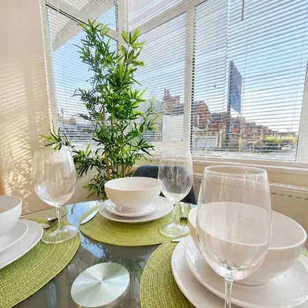 Retreat Sleeps 5 * هاروغايت