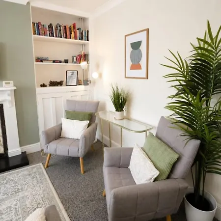 Retreat Sleeps 5 *