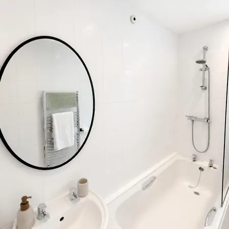 Retreat Sleeps 5 هاروغايت